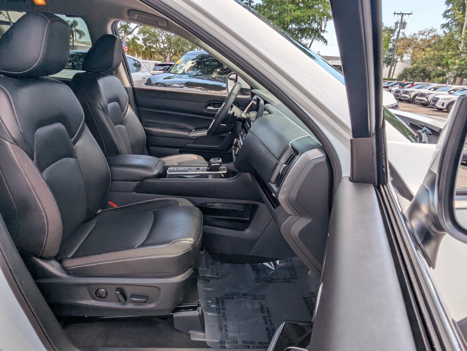 Certified 2025 Nissan Pathfinder SL FWD image 19