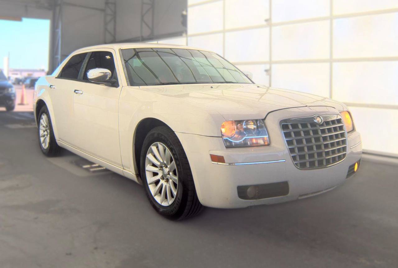 Used 2010 Chrysler 300 Touring RWD image 3