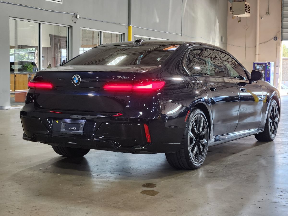 Used 2024 BMW 740i xDrive w/ Executive Package AWD/4WD image 8