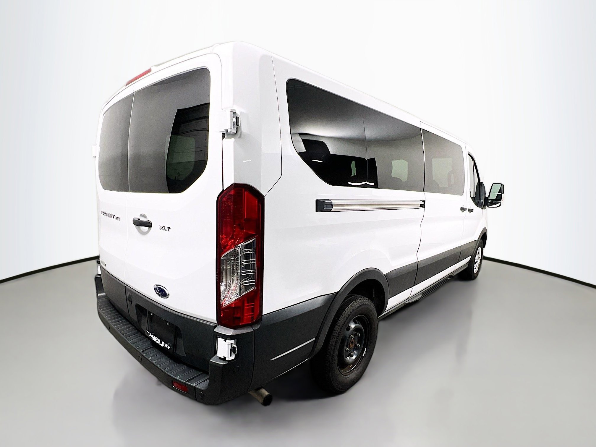 Used 2023 Ford Transit 350 XLT image 4