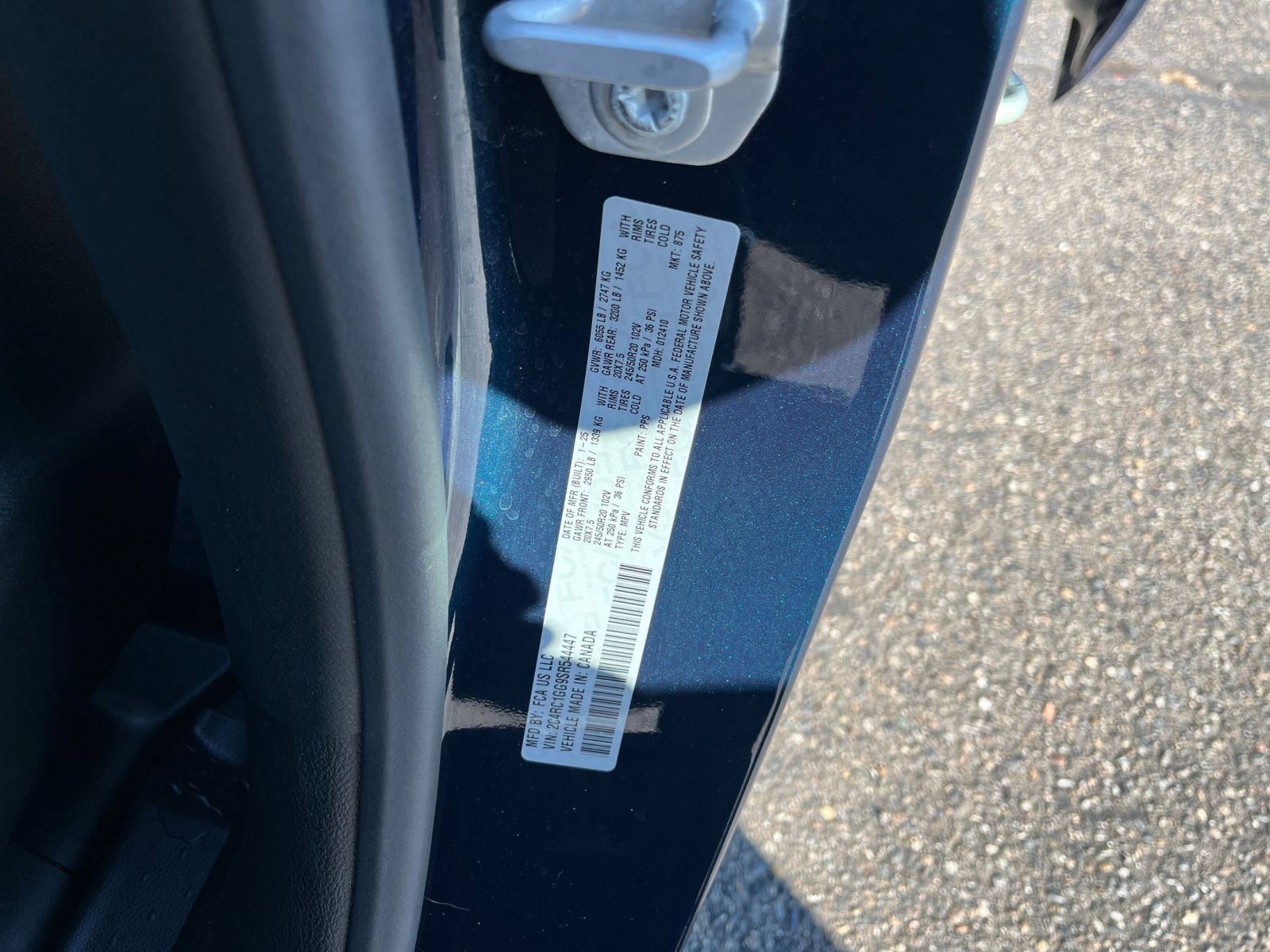 Used 2025 Chrysler Pacifica Limited FWD image 33