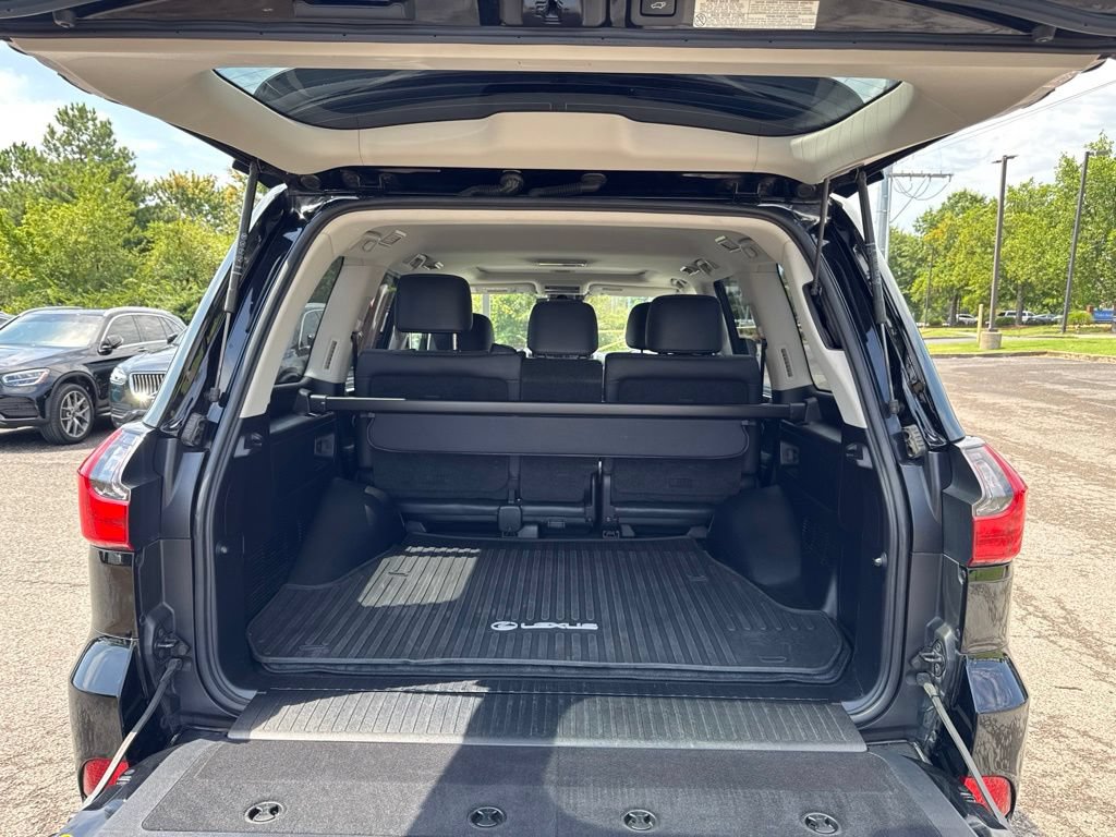 Used 2021 Lexus LX 570 4WD w/ Luxury Package image 29