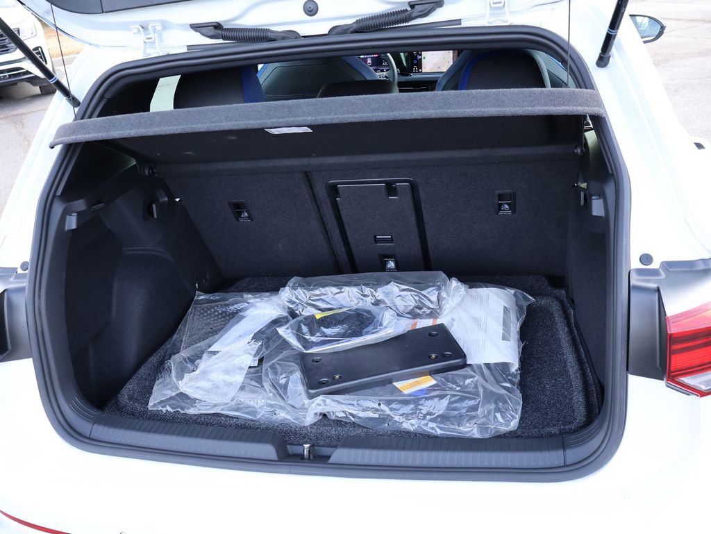 Certified 2024 Volkswagen Golf R image 19