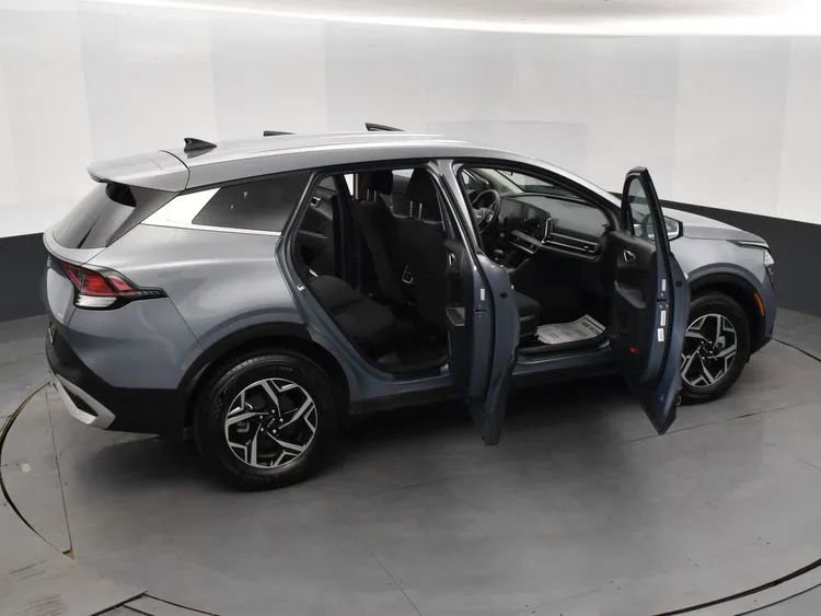 Used 2025 Kia Sportage LX image 6