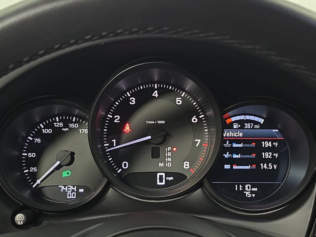 Certified 2025 Porsche Macan AWD/4WD image 15