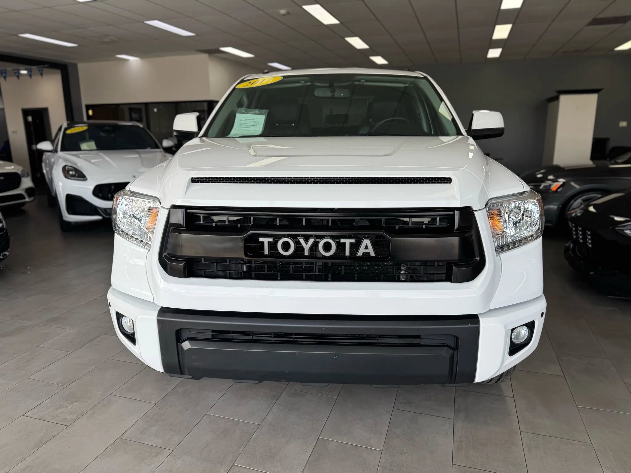 Used 2017 Toyota Tundra Limited w/ Limited Premium Package AWD/4WD image 8