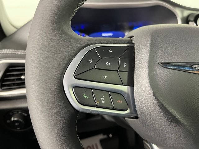 Used 2026 Chrysler Pacifica Select FWD image 20