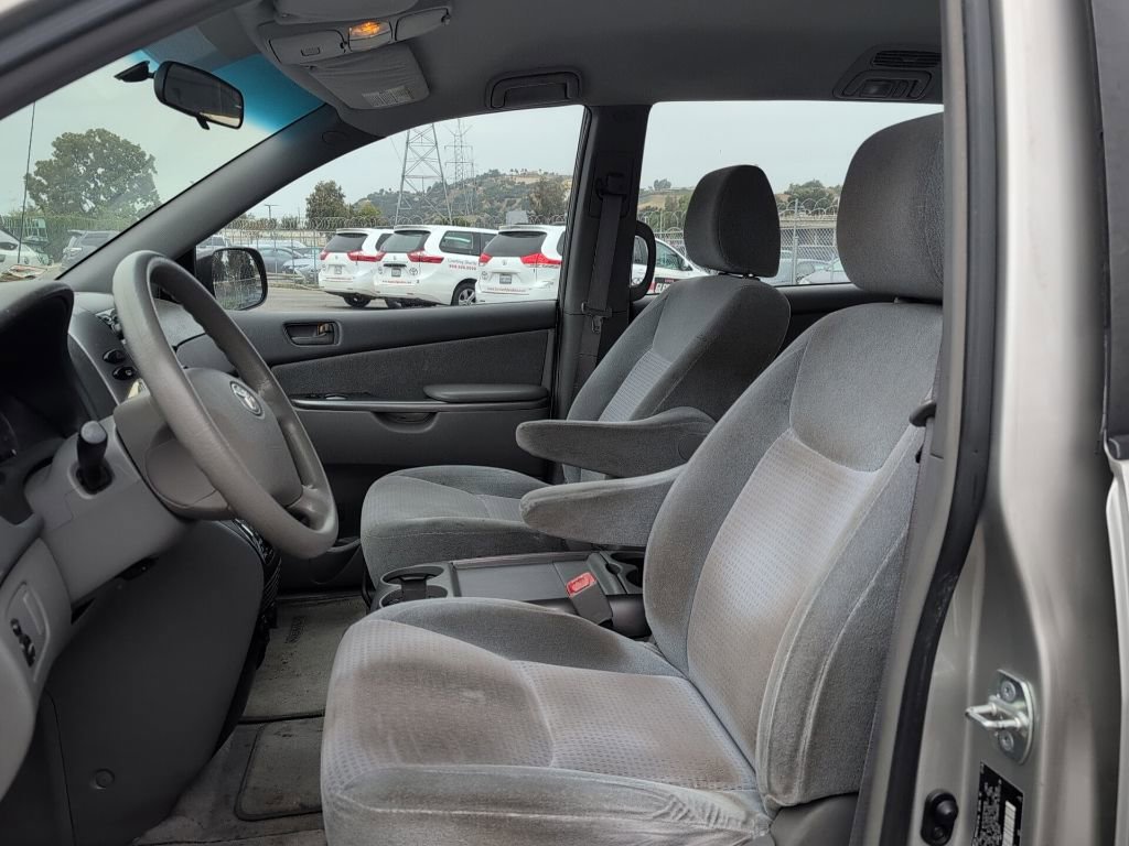 Used 2009 Toyota Sienna CE FWD image 8