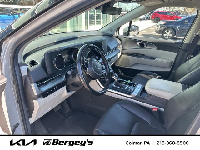 Used 2022 Kia Carnival LX image 4