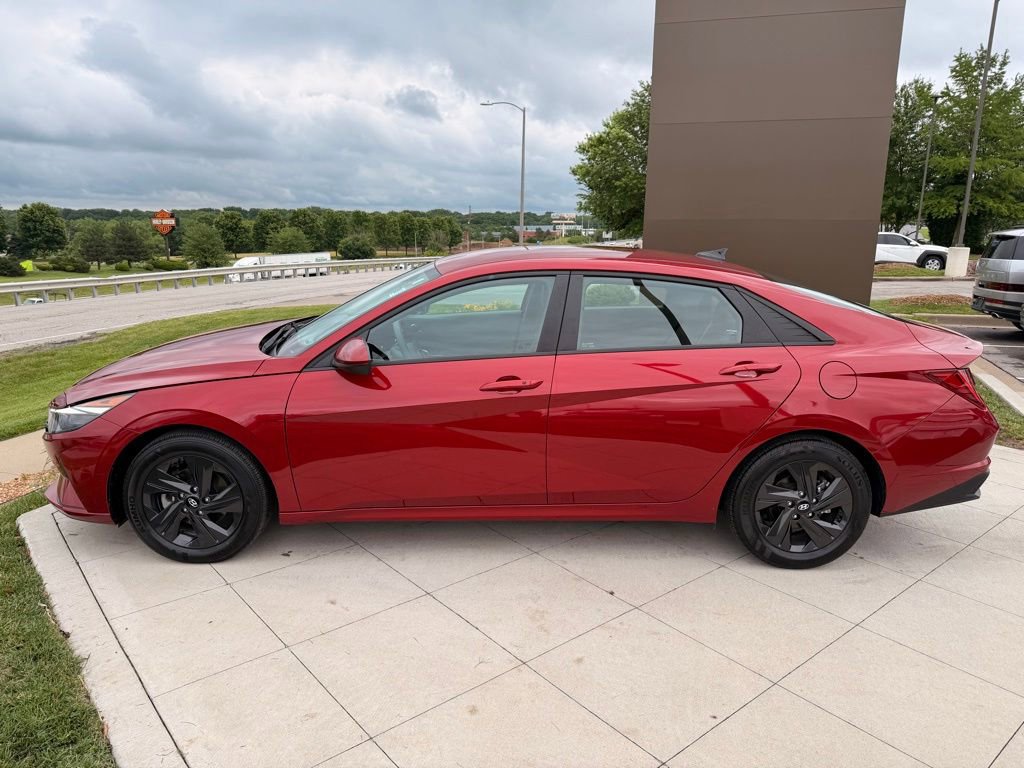 Used 2023 Hyundai Elantra Blue FWD image 2