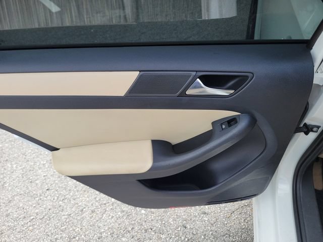 Used 2011 Volkswagen Jetta SE FWD image 9