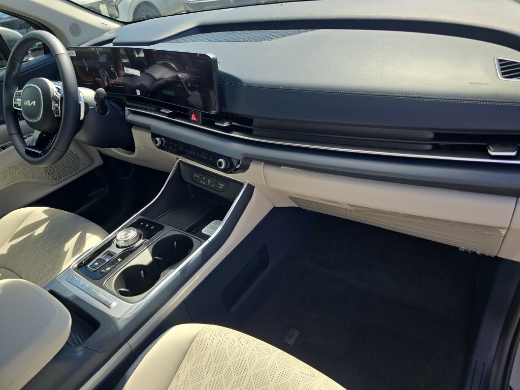 New 2026 Kia Carnival EX FWD image 12