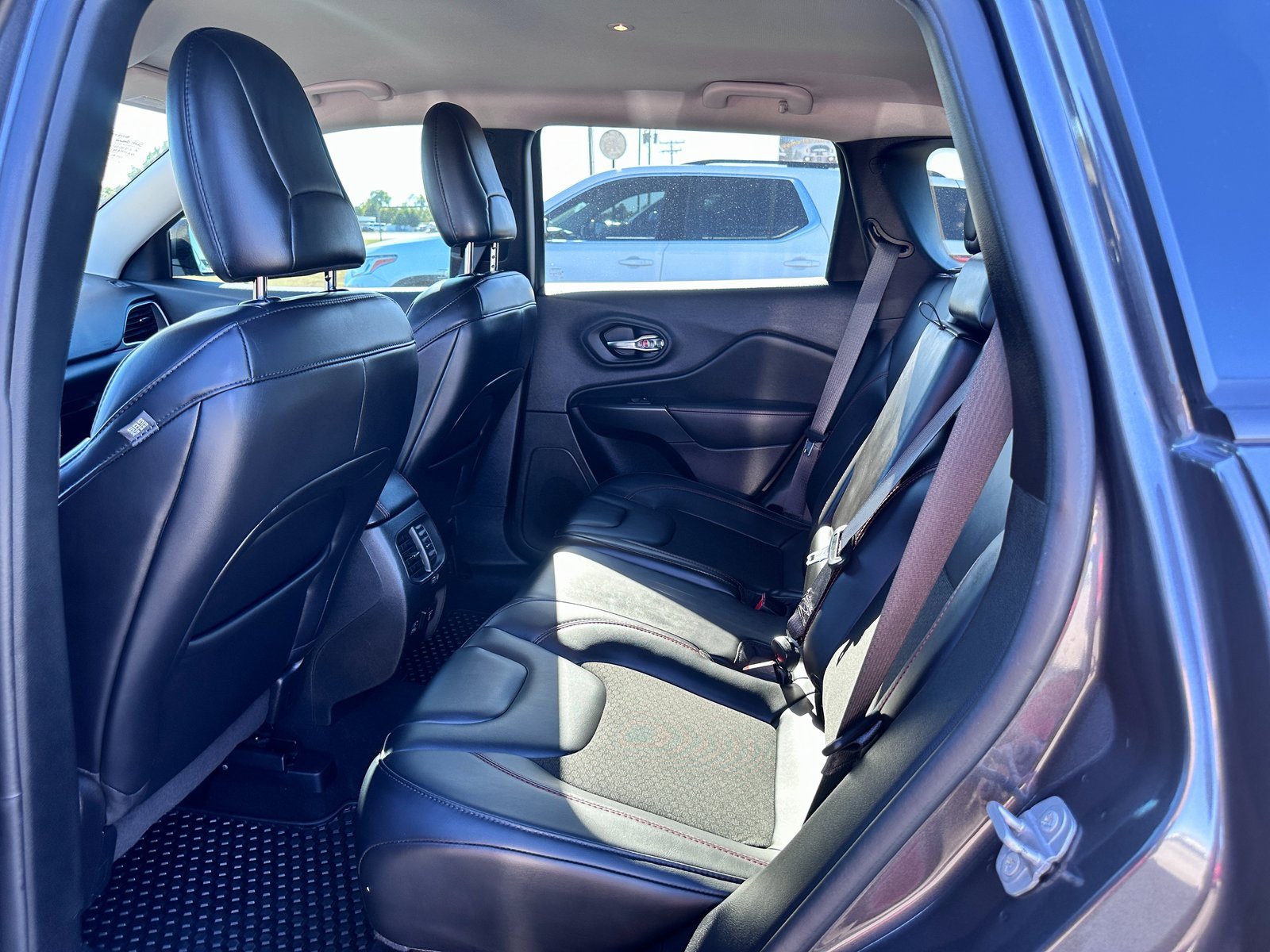 Used 2021 Jeep Cherokee Trailhawk w/ Technology Group image 16