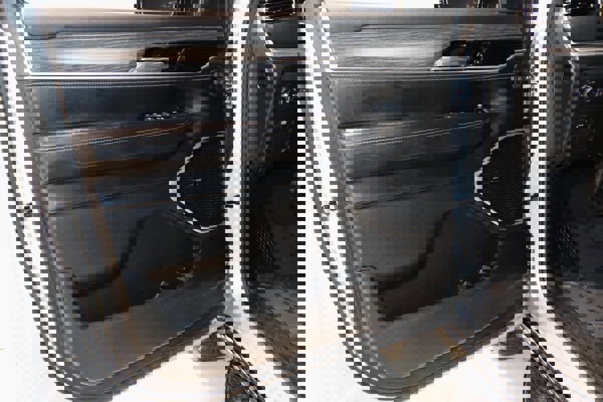 Used 2024 Jeep Wagoneer L Series II w/ Flexible Seating Group image 33