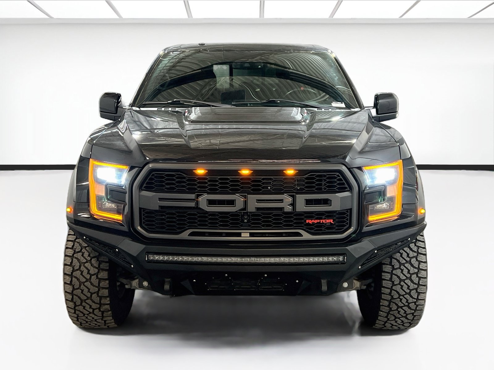 Used 2018 Ford F150 Raptor w/ Equipment Group 802A Luxury AWD/4WD image 2