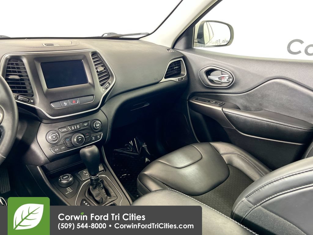 Used 2020 Jeep Cherokee Latitude Plus w/ Cold Weather Group AWD/4WD image 26