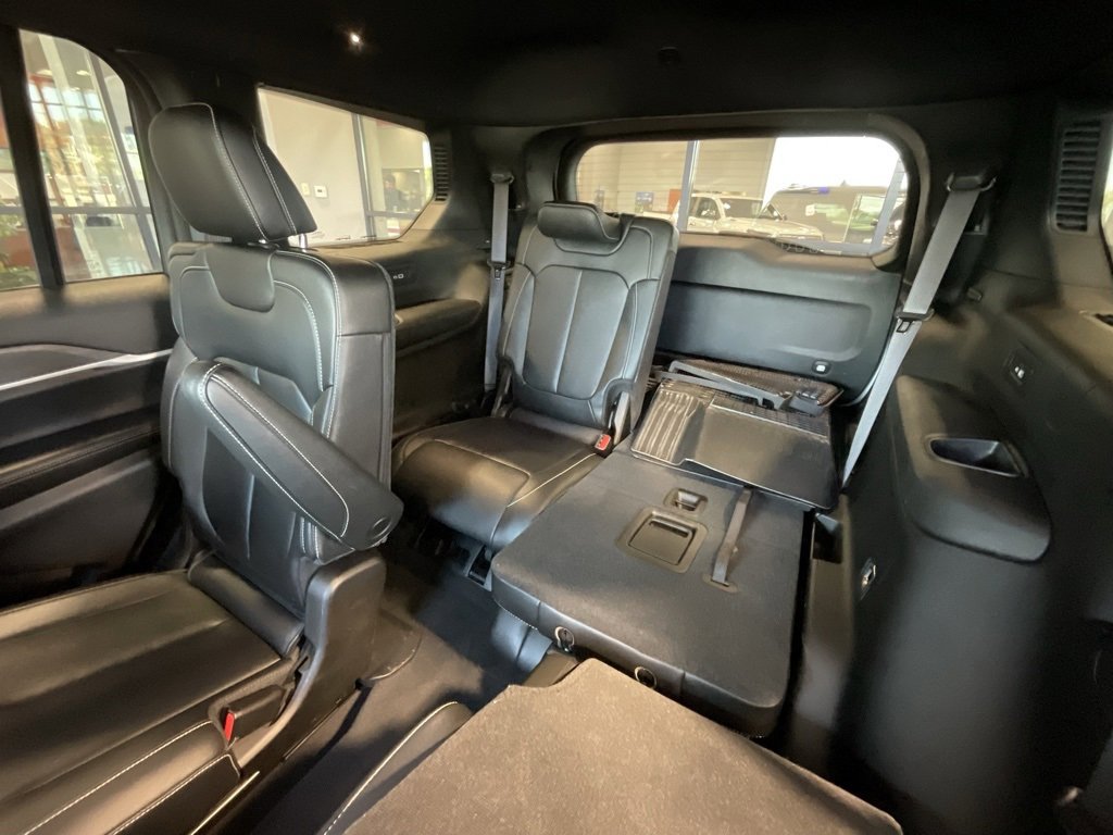 Used 2024 Jeep Grand Cherokee L Limited image 23