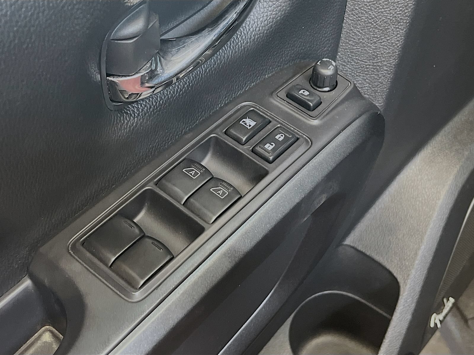 Used 2022 Nissan Titan PRO-4X w/ Pro-4x Convenience Package AWD/4WD image 18