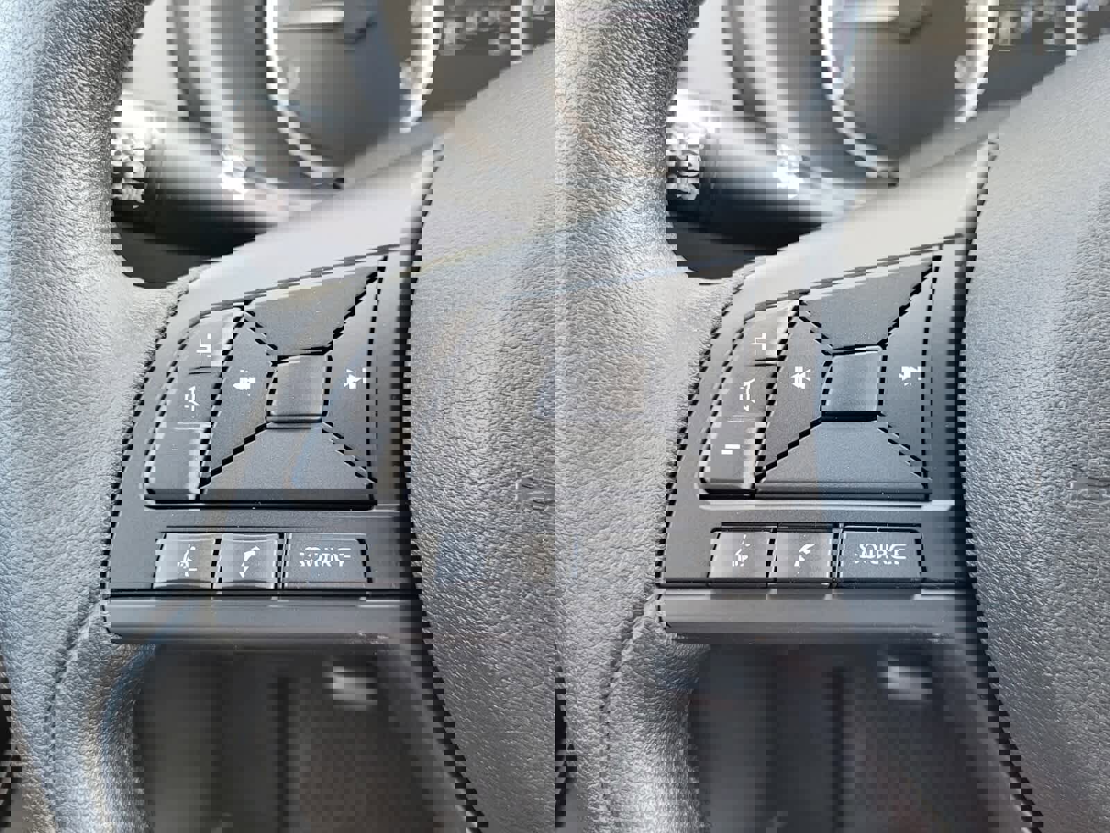 New 2025 Nissan Kicks Play S image 12