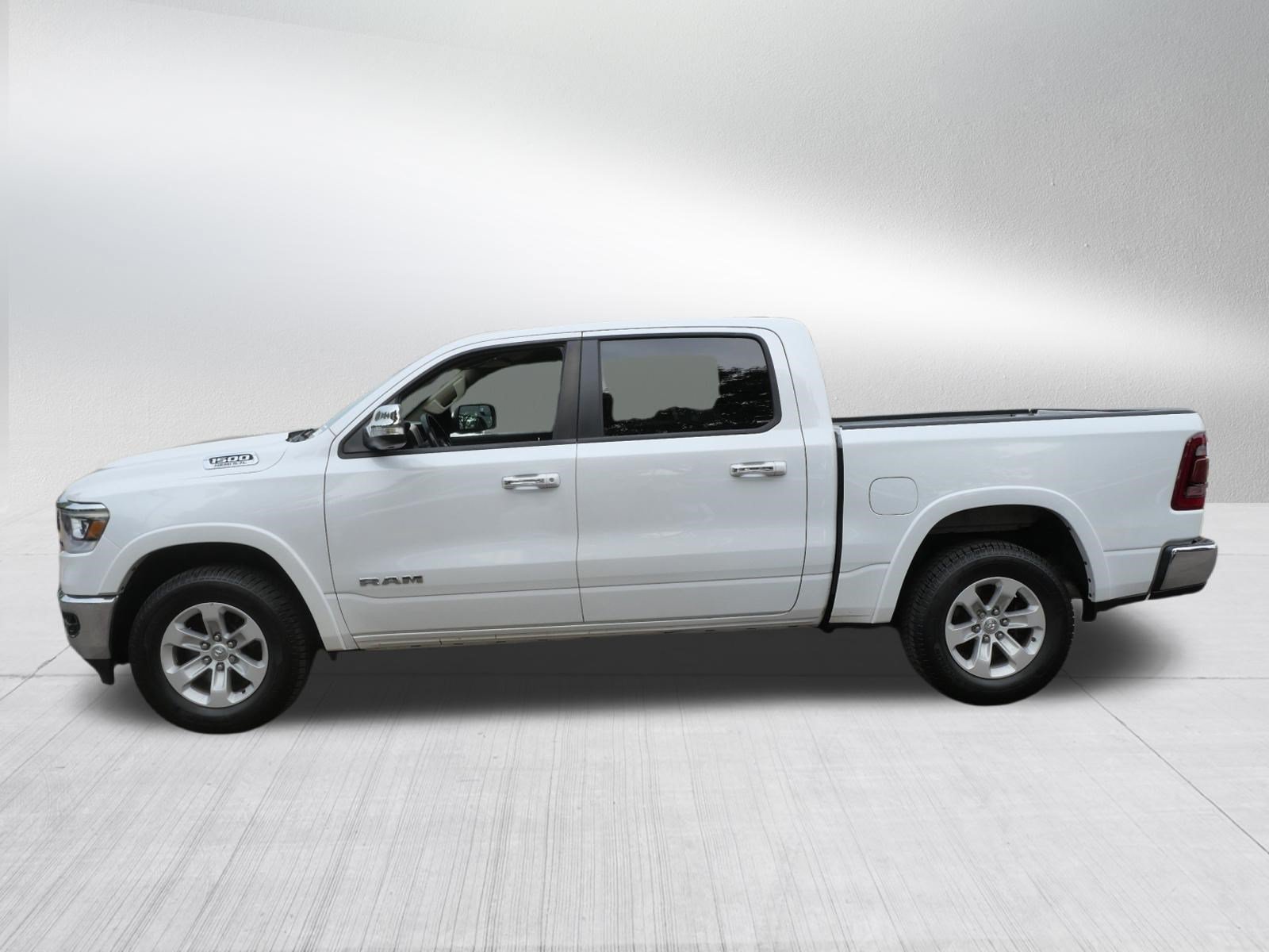 Used 2019 RAM 1500 Laramie AWD/4WD image 4