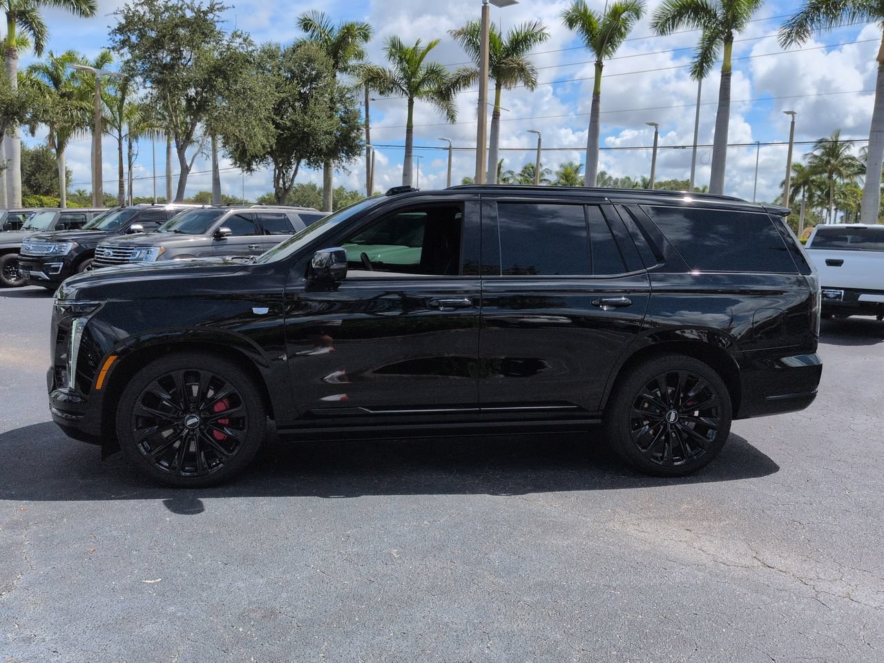 Used 2026 Cadillac Escalade Platinum Sport w/ LPO, ONYX Package AWD/4WD image 7