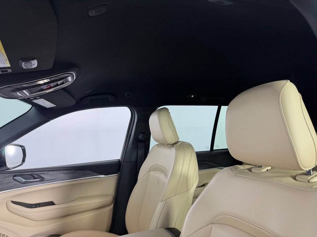Certified 2024 Jeep Grand Cherokee Limited RWD image 24
