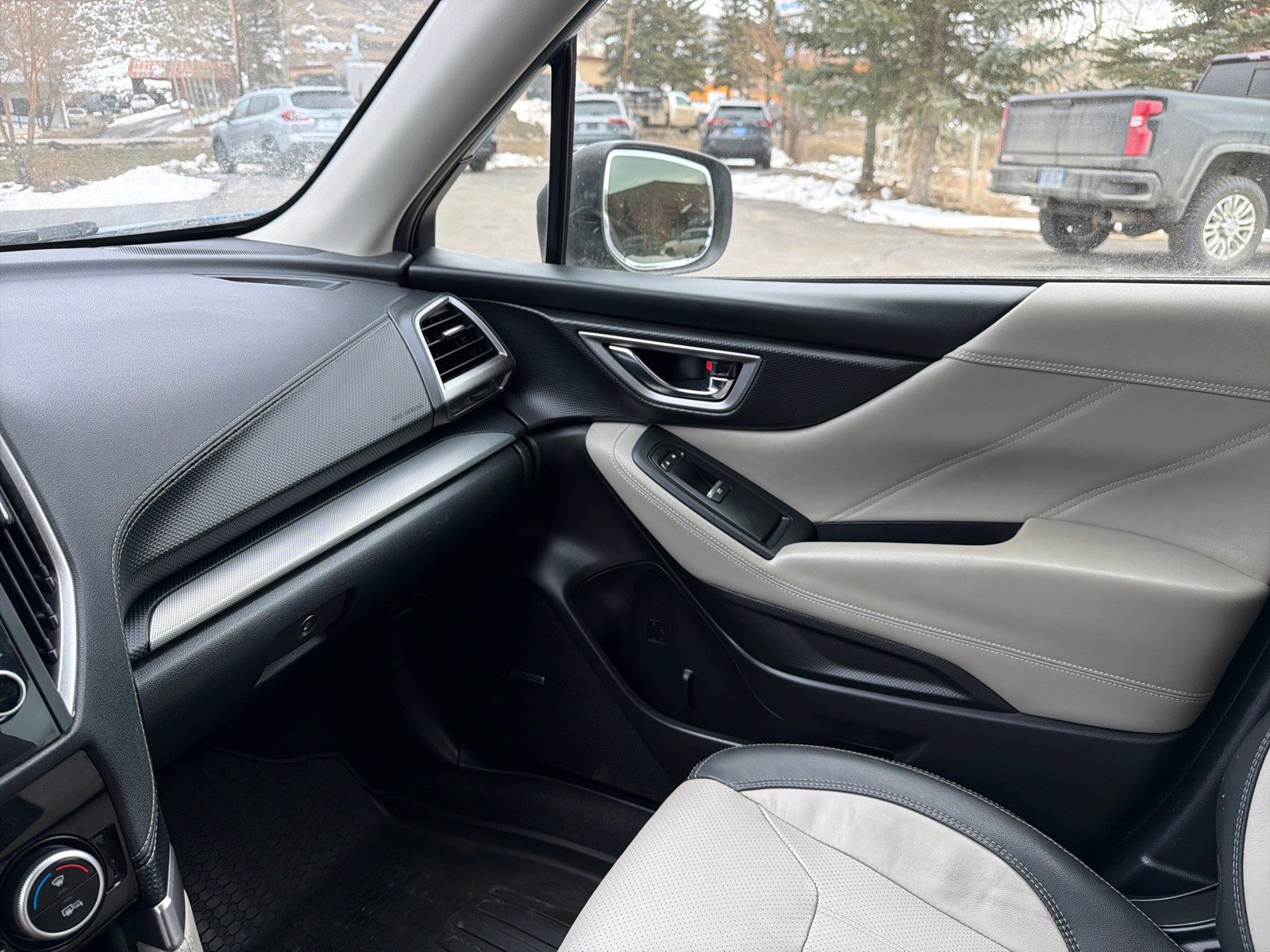 Used 2020 Subaru Forester Limited image 23