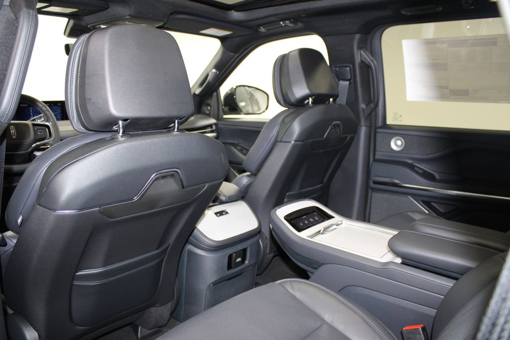 New 2025 Lincoln Navigator Reserve w/ Jet Appearance Package image 29