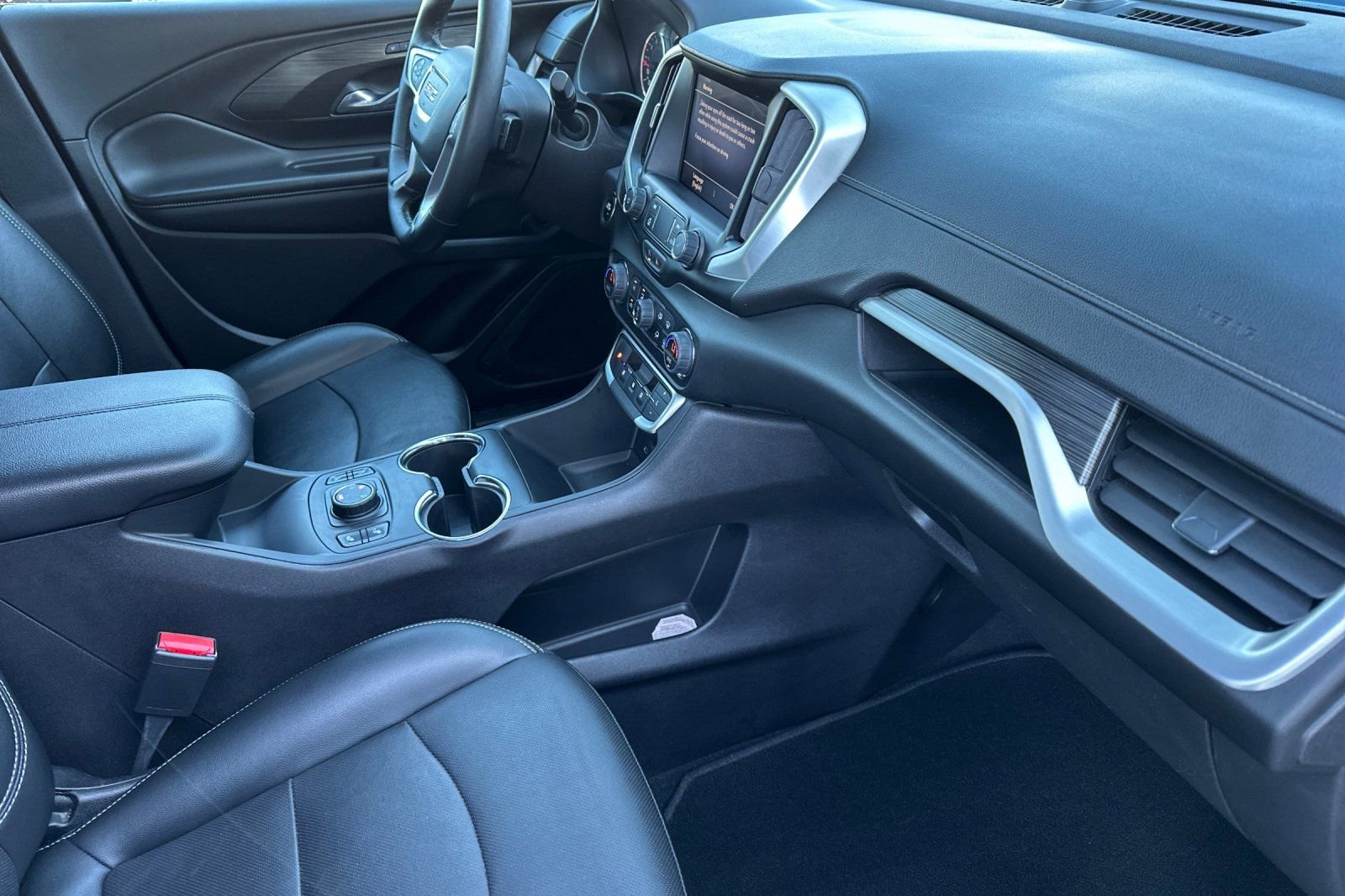 Used 2024 GMC Terrain SLT image 17