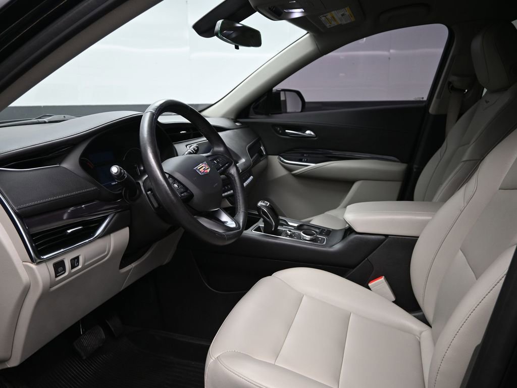 Used 2019 Cadillac XT4 Luxury w/ Cold Weather Package image 9