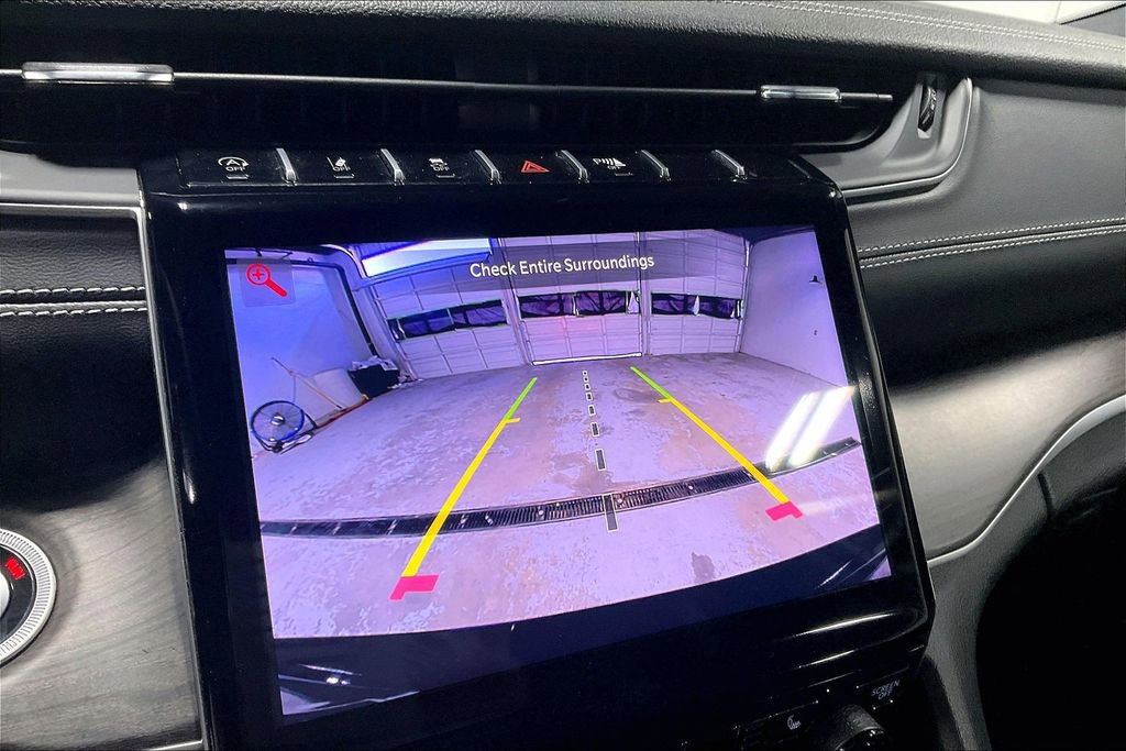 Used 2025 Jeep Grand Cherokee L Limited w/ Black Appearance Package image 30