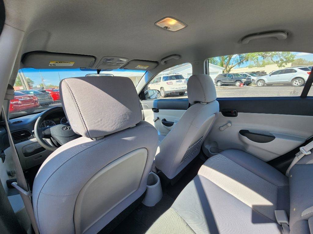 Used 2011 Hyundai Accent GLS FWD image 18