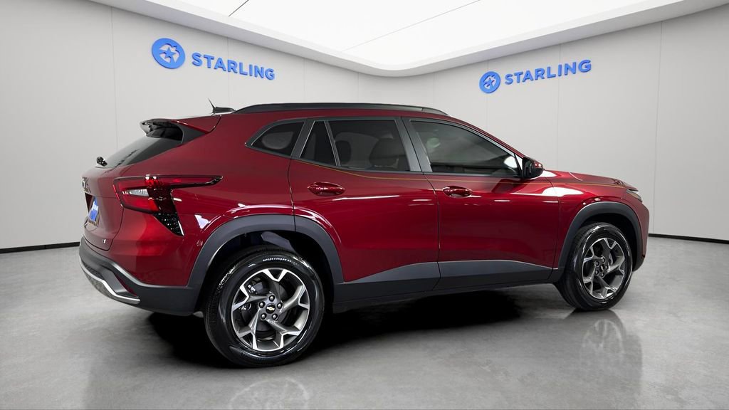 Certified 2025 Chevrolet Trax LT w/ Driver Confidence Package image 10