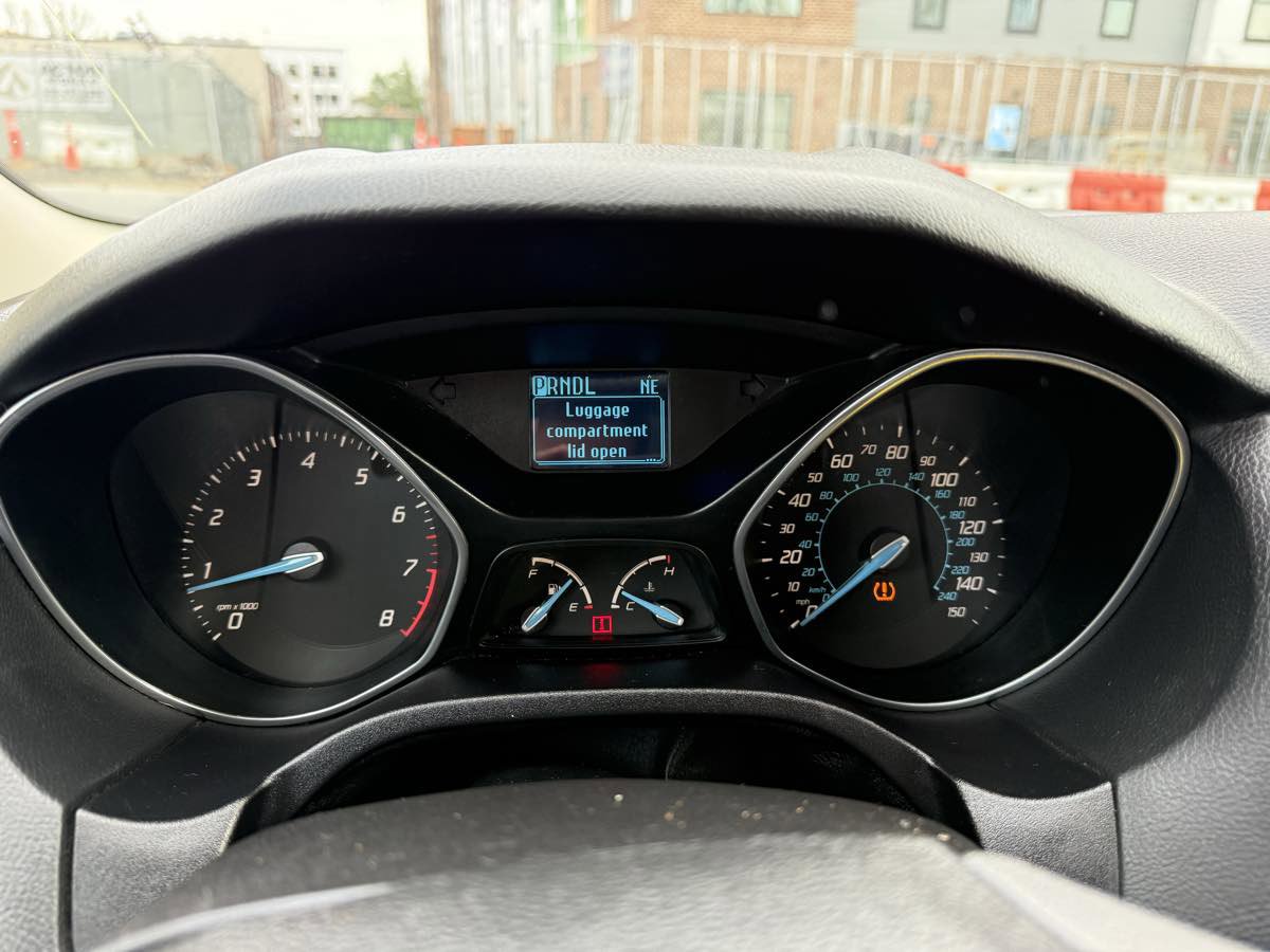 Used 2012 Ford Focus SE w/ SE Winter Pkg image 16