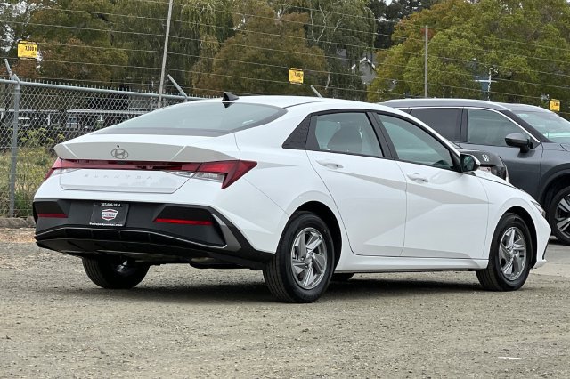 New 2026 Hyundai Elantra SE FWD image 6