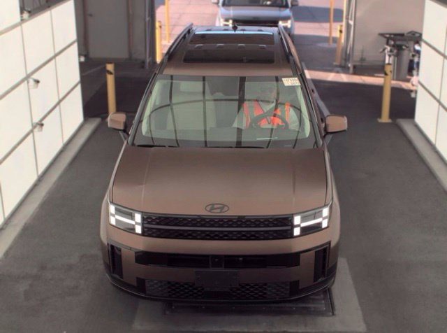 Used 2025 Hyundai Santa Fe Calligraphy FWD image 2