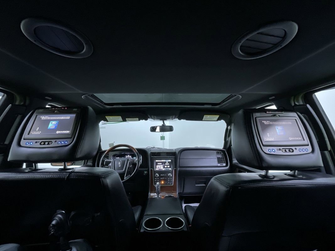 Used 2015 Lincoln Navigator 4WD image 27