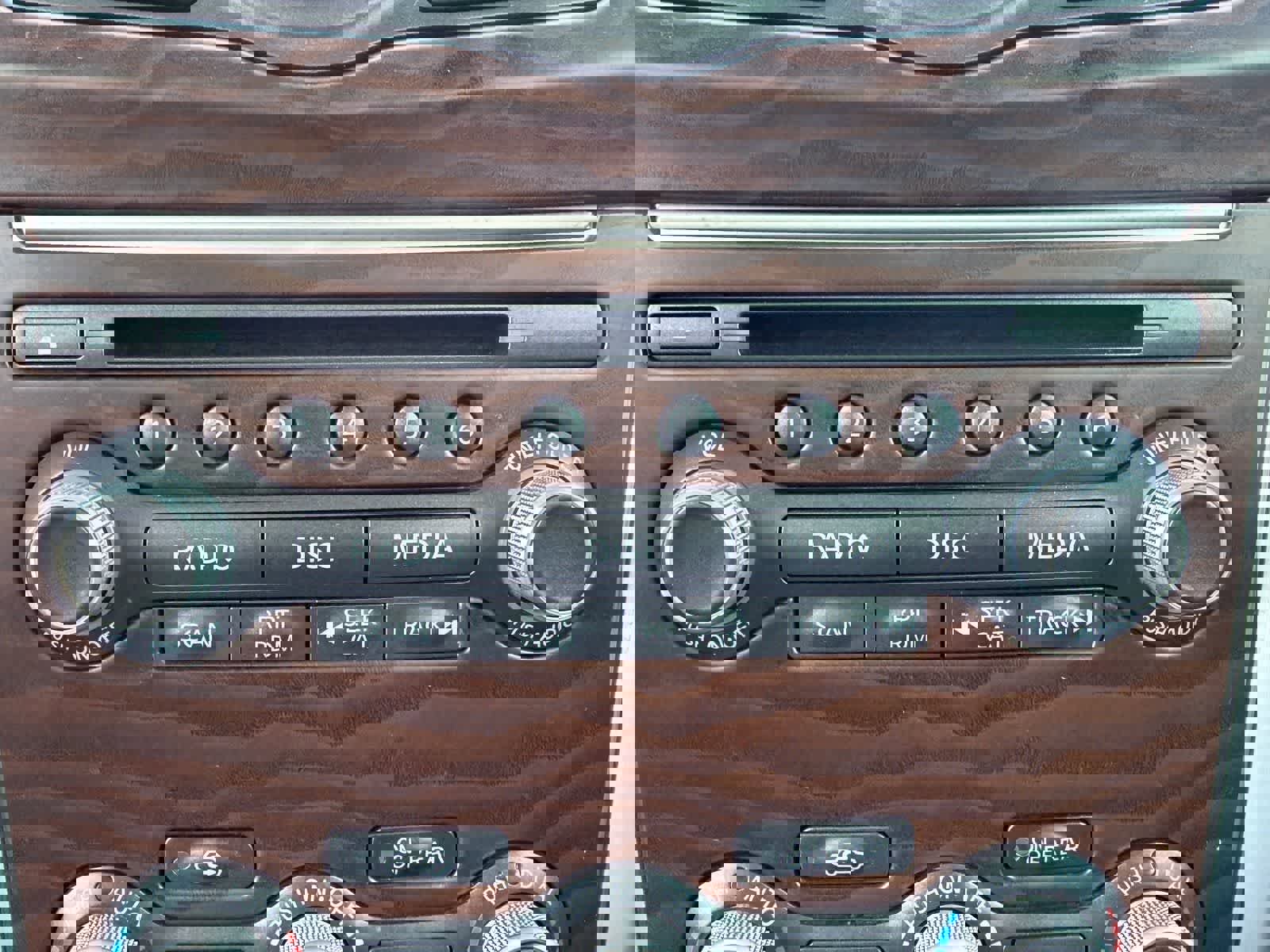 Used 2018 Nissan Pathfinder Platinum image 27