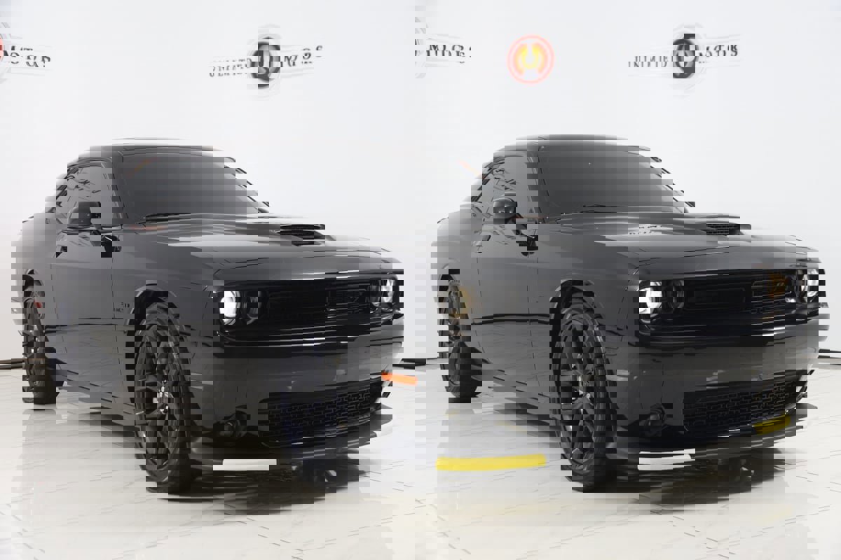 Used 2022 Dodge Challenger R/T w/ Blacktop Package image 24