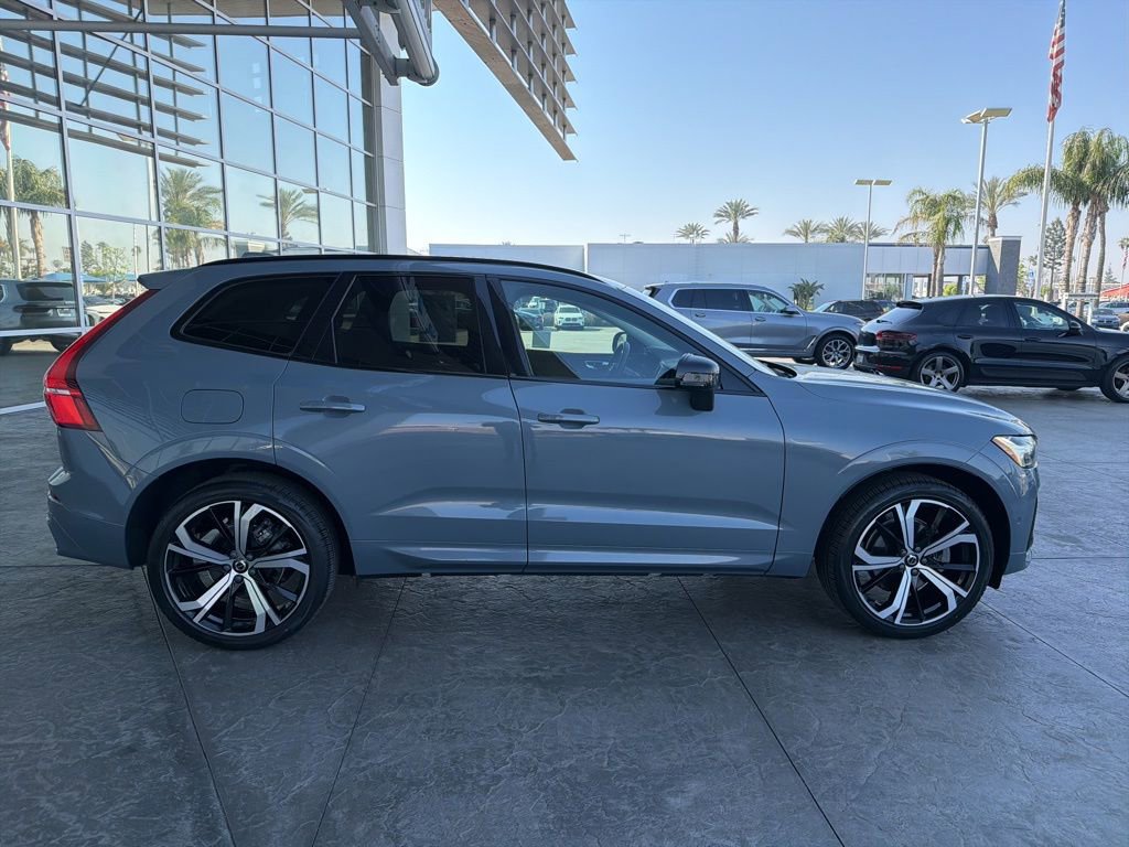 Used 2023 Volvo XC60 B5 Ultimate w/ Climate Package image 3