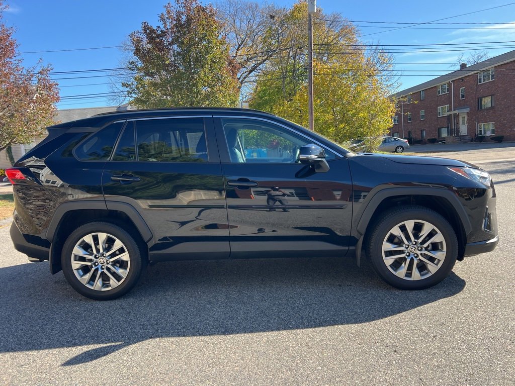 Used 2023 Toyota RAV4 XLE Premium image 6