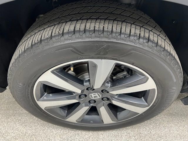 Used 2025 Honda Pilot Touring image 13