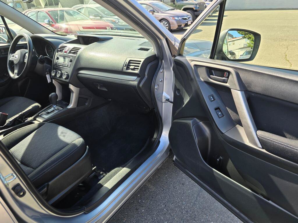 Used 2014 Subaru Forester 2.5i AWD/4WD image 10