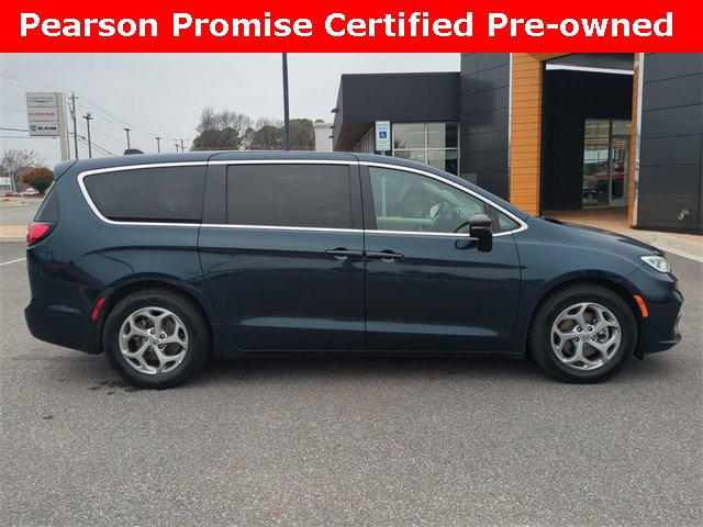Used 2024 Chrysler Pacifica Limited image 3