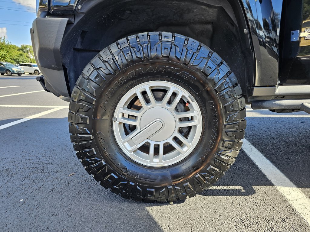 Used 2010 HUMMER H3 Luxury AWD/4WD image 25