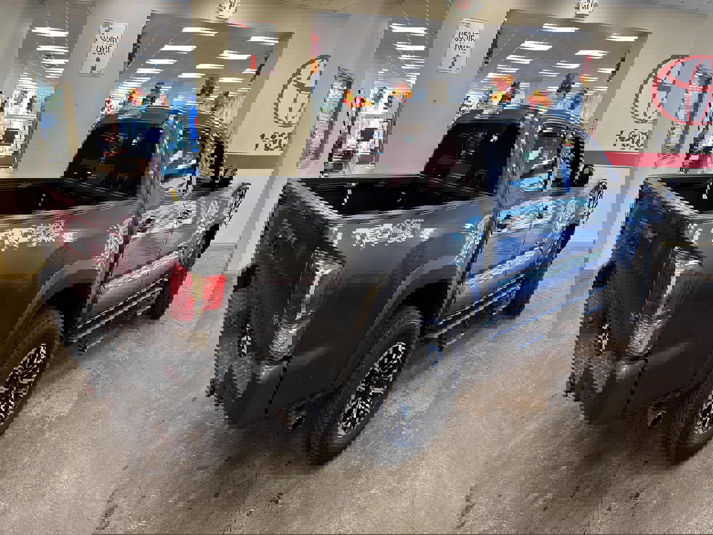 Used 2023 Toyota Tacoma TRD Sport image 11