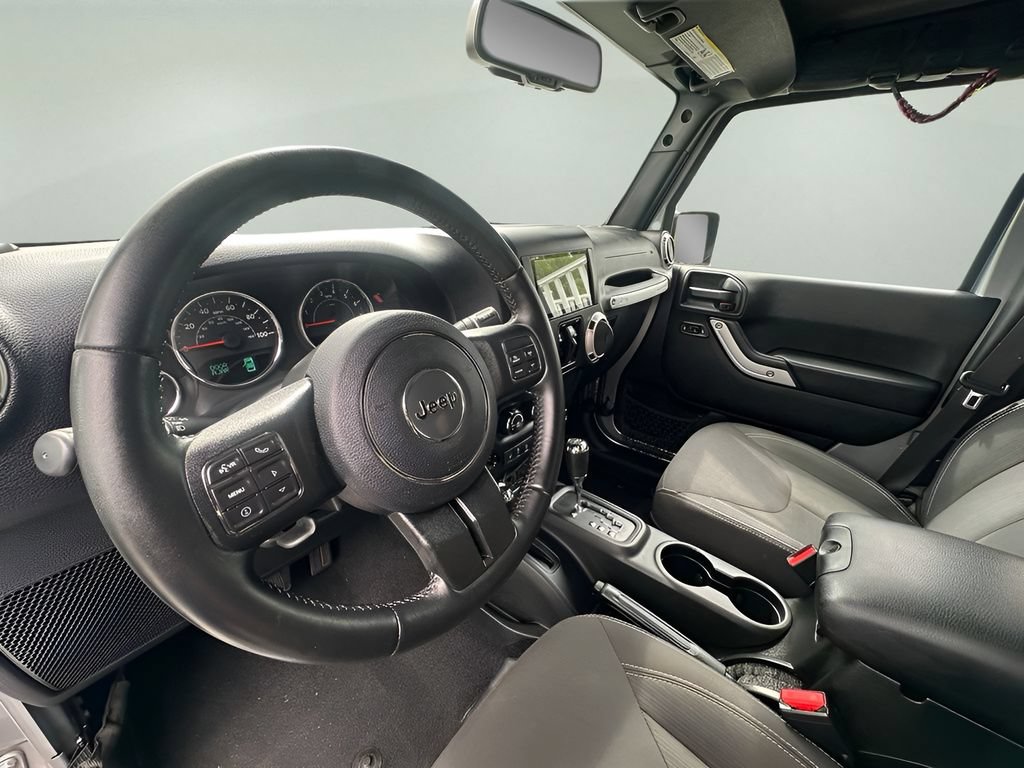Used 2017 Jeep Wrangler Unlimited Sahara w/ Connectivity Group AWD/4WD image 12