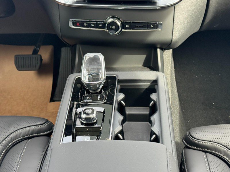 New 2026 Volvo XC90 T8 Ultra w/ Protection Package AWD/4WD image 9