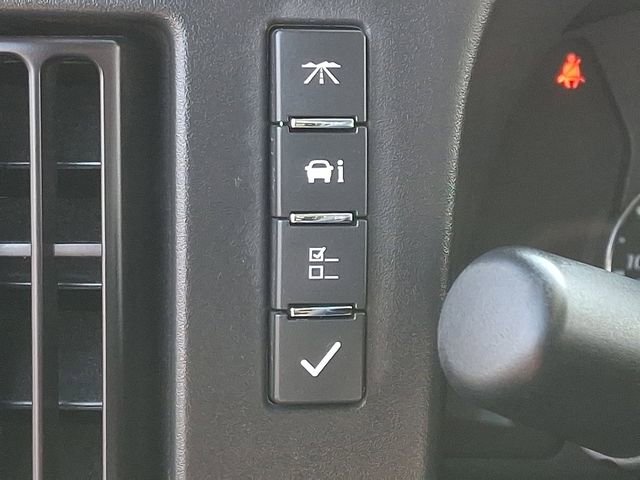 Used 2024 Chevrolet Express 2500 Extended image 23