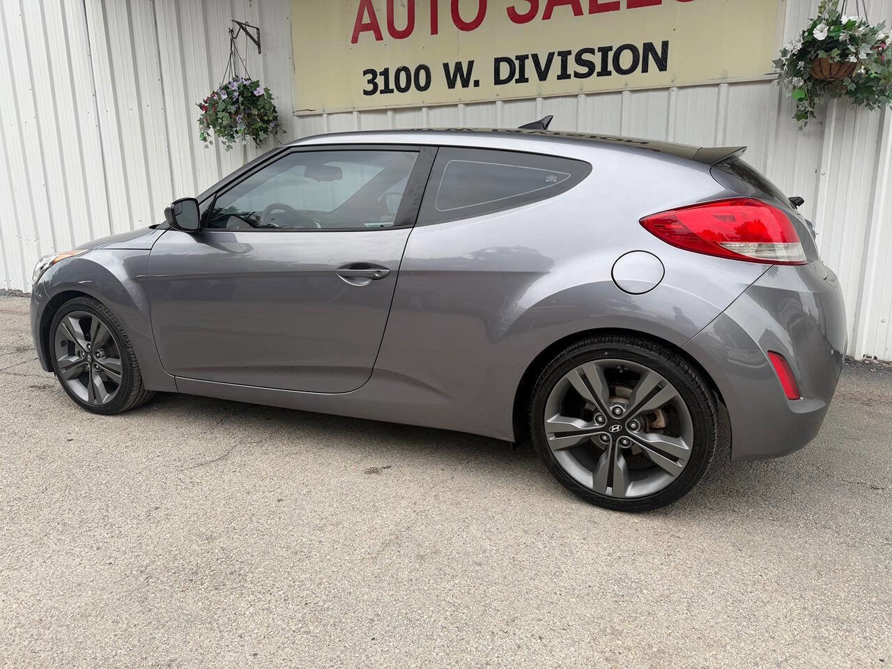 Used 2016 Hyundai Veloster w/ Option Group 03 FWD image 7